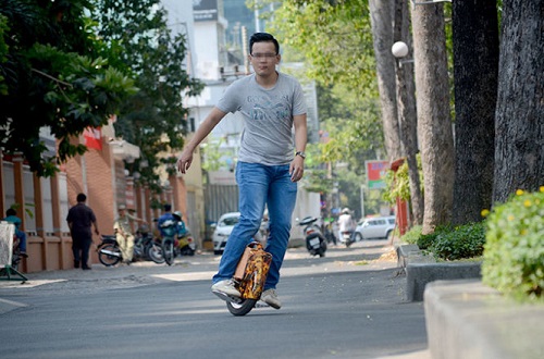 Xe điện một bánh-thú chơi mới của giới trẻ Xe điện một bánh-thú chơi mới của giới trẻ
